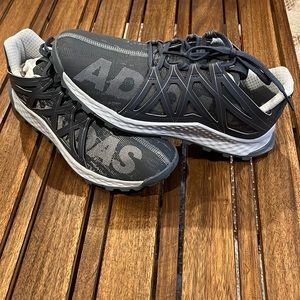 Adidas Mens Size 9.5 Vigor Bounce m